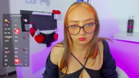 Snapshot of girlsativa chatting on October 17, 2025, 6:43 pm Maze Thumbs up online show from October 17, 2025, 6:43 pm