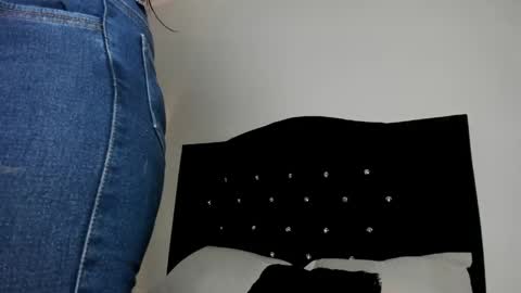 Gisell online show from April 22, 2026, 1:23 pm