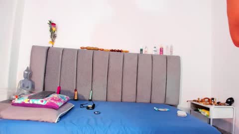 giselle_james online show from March 2, 2026, 6:04 pm