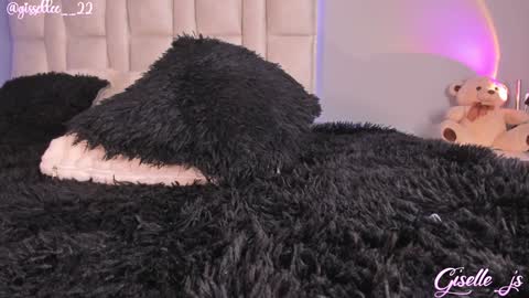 Instagram gisellee  22  online show from March 10, 2025, 6:34 pm