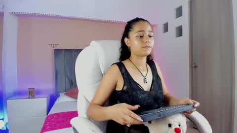 Snapshot of giselle_roldan chatting on September 10, 2025, 3:39 am GISELLE ROLDAN online show from September 10, 2025, 3:39 am