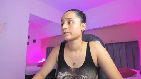 Snapshot of giselle_roldan chatting on April 1, 2026, 4:13 am GISELLE ROLDAN online show from April 1, 2026, 4:13 am