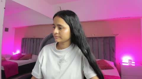 Snapshot of giselle_roldan chatting on April 10, 2026, 2:44 pm GISELLE ROLDAN online show from April 10, 2026, 2:44 pm