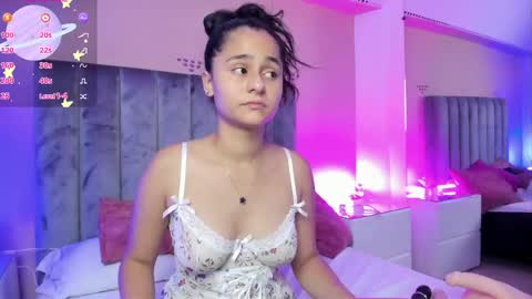 Snapshot of giselle_roldan chatting on April 24, 2026, 5:04 pm GISELLE ROLDAN online show from April 24, 2026, 5:04 pm