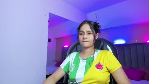 GISELLE ROLDAN online show from June 18, 2026, 2:34 am