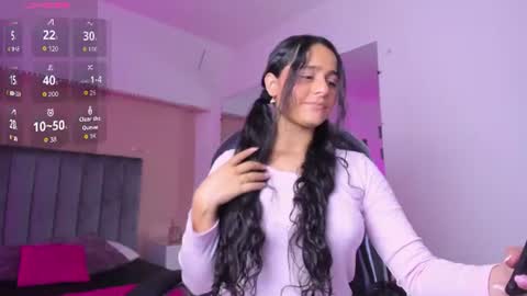 Snapshot of giselle_roldan chatting on July 1, 2026, 3:19 am GISELLE ROLDAN online show from July 1, 2026, 3:19 am