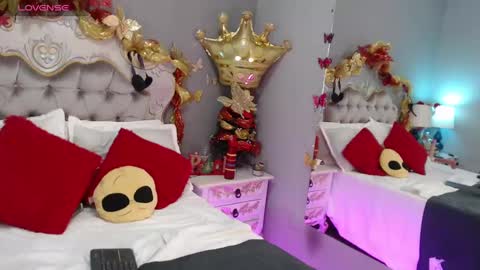 GiselleNoah online show from December 30, 2024, 4:19 pm