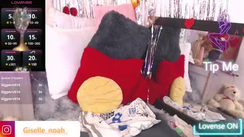 GiselleNoah online show from February 15, 2025, 2:22 pm