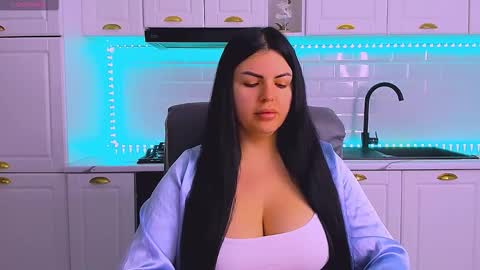 Giulia online show from March 3, 2026, 4:40 am