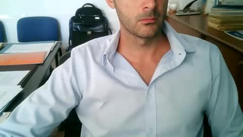 giuseppevai1 online show from September 25, 2025, 10:19 am