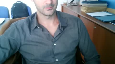 giuseppevai1 online show from October 30, 2025, 11:33 am