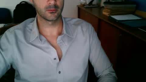 giuseppevai1 online show from October 31, 2025, 11:55 am