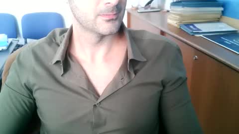 giuseppevai1 online show from November 11, 2025, 10:04 am