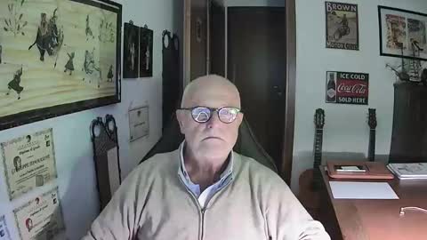 giutomma930394 online show from October 31, 2025, 6:42 pm