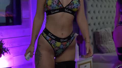 CharmingMom online show from November 19, 2025, 4:12 am