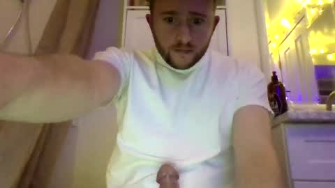 Snapshot of glenjam80 chatting on January 31, 2025, 9:59 pm glenjam80 online show from January 31, 2025, 9:59 pm