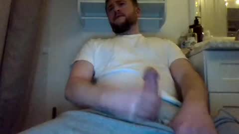 Snapshot of glenjam80 chatting on February 6, 2025, 2:22 am glenjam80 online show from February 6, 2025, 2:22 am