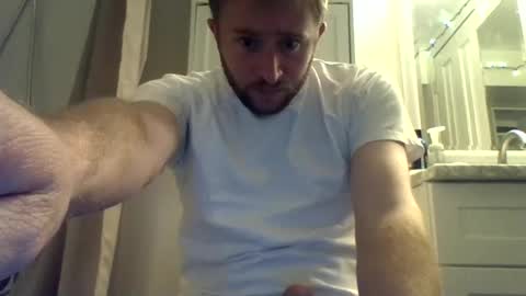 Snapshot of glenjam80 chatting on September 30, 2025, 2:05 am glenjam80 online show from September 30, 2025, 2:05 am