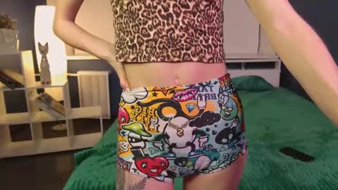 Mia online show from March 12, 2025, 1:47 am