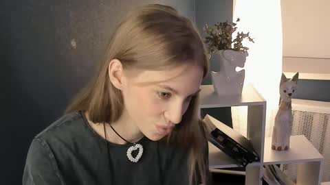 Mia online show from March 12, 2025, 8:52 pm