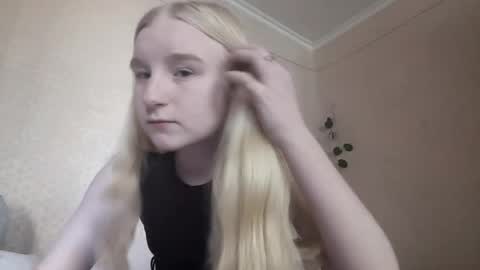 Snapshot of glennabeem chatting on April 28, 2026, 8:30 am Laura online show from April 28, 2026, 8:30 am