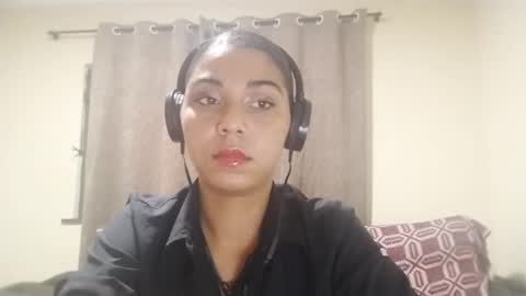 Mia online show from February 11, 2026, 7:08 pm