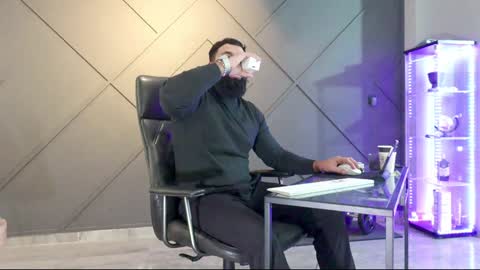 Matthew .. for short call me Matt online show from December 4, 2024, 12:25 pm