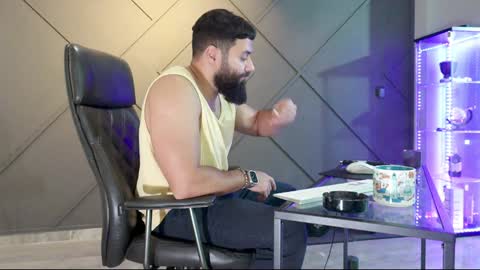 Matthew .. for short call me Matt online show from December 6, 2024, 3:44 pm