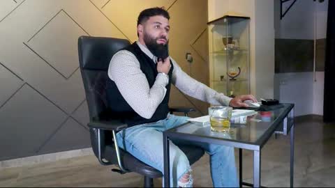 Matthew .. for short call me Matt online show from February 20, 2025, 11:21 pm