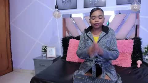 Snapshot of gletty_noa chatting on February 5, 2025, 7:39 am gletty noa online show from February 5, 2025, 7:39 am