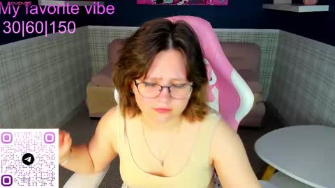 Snapshot of glimmer_goddesss chatting on October 14, 2025, 1:50 am glimmer_goddesss online show from October 14, 2025, 1:50 am