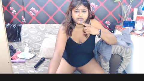 glitter candy online show from January 12, 2025, 8:36 pm