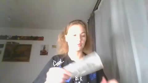 Snapshot of glitter_doll chatting on January 11, 2025, 5:40 pm glitter_doll online show from January 11, 2025, 5:40 pm