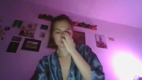 Snapshot of glitter_doll chatting on January 20, 2025, 6:43 pm glitter_doll online show from January 20, 2025, 6:43 pm