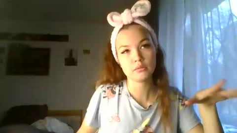 Snapshot of glitter_doll chatting on January 27, 2025, 11:32 am glitter_doll online show from January 27, 2025, 11:32 am