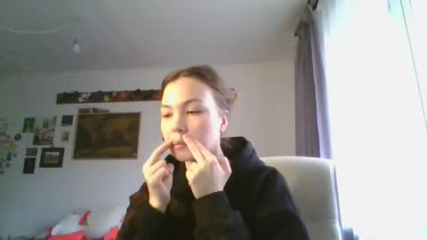 Snapshot of glitter_doll chatting on March 5, 2025, 12:00 pm glitter_doll online show from March 5, 2025, 12:00 pm