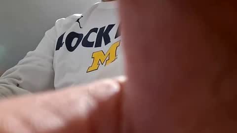 Snapshot of glizzy4u chatting on April 12, 2026, 1:49 pm glizzy4u online show from April 12, 2026, 1:49 pm