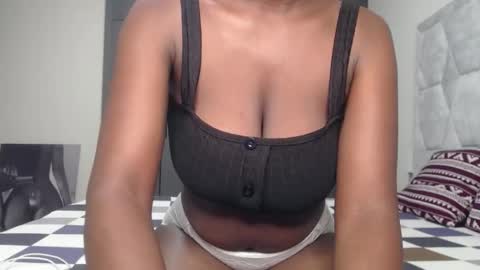 Snapshot of gloden_melanin chatting on January 18, 2026, 9:18 pm gloden online show from January 18, 2026, 9:18 pm