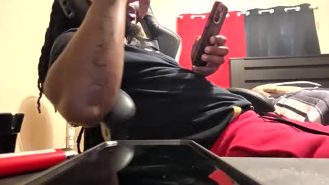 glomightyj online show from April 17, 2026, 11:08 pm