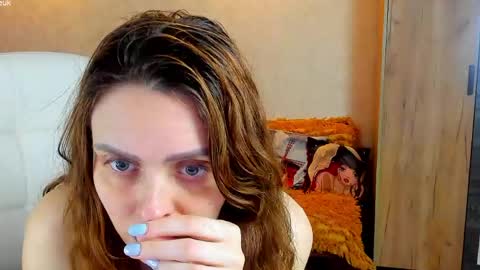 Gloria Wood online show from May 16, 2026, 7:45 pm