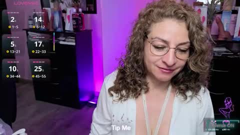 Snapshot of gloriacrespo chatting on October 1, 2025, 1:33 am gloriacrespo online show from October 1, 2025, 1:33 am