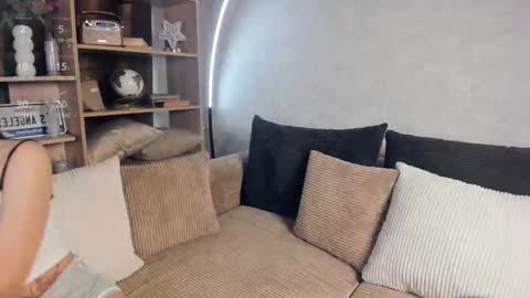 glory_mateas online show from September 12, 2025, 7:47 pm