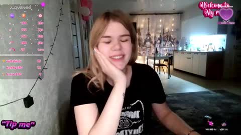 Snapshot of glossy_girl_1 chatting on December 27, 2024, 3:42 am Roxy online show from December 27, 2024, 3:42 am