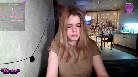 Snapshot of glossy_girl_1 chatting on January 4, 2025, 4:11 pm Roxy online show from January 4, 2025, 4:11 pm