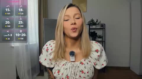 Snapshot of glossybabe_ chatting on September 15, 2025, 7:08 am Cherry online show from September 15, 2025, 7:08 am