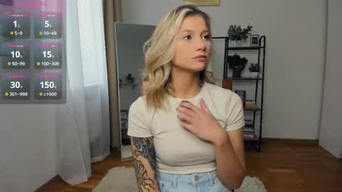 Snapshot of glossybabe_ chatting on September 18, 2025, 7:10 am Cherry online show from September 18, 2025, 7:10 am