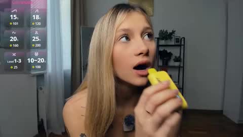 Snapshot of glossybabe_ chatting on October 3, 2025, 7:38 am Cherry online show from October 3, 2025, 7:38 am