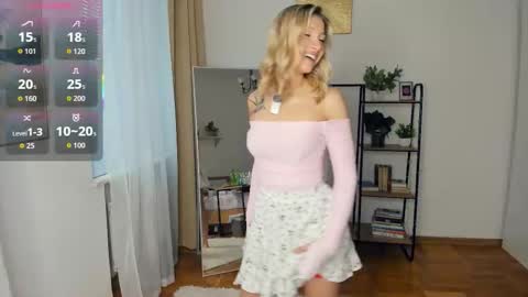 Snapshot of glossybabe_ chatting on October 10, 2025, 8:24 am Cherry online show from October 10, 2025, 8:24 am
