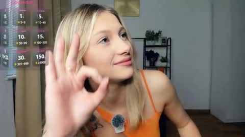 Snapshot of glossybabe_ chatting on October 14, 2025, 7:31 am Cherry online show from October 14, 2025, 7:31 am