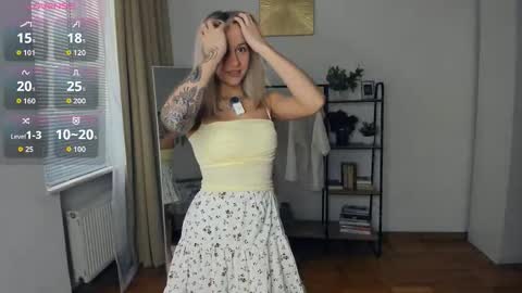 Snapshot of glossybabe_ chatting on October 23, 2025, 7:18 am Cherry online show from October 23, 2025, 7:18 am